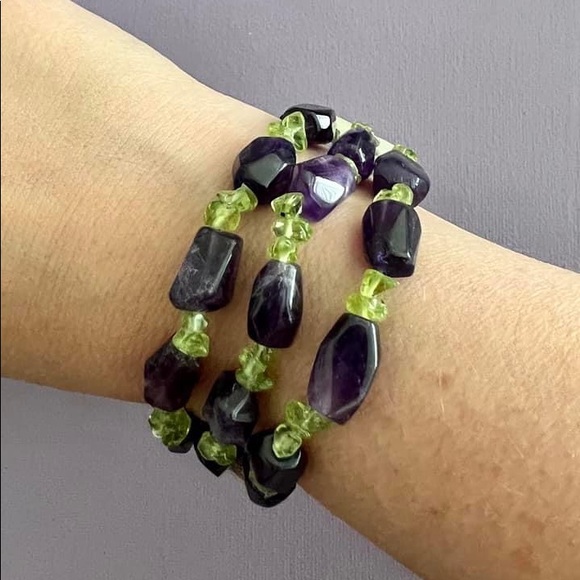 *SOLD LOCALLY* Vintage Natural Amethyst and Peridot Stretch Bracelet - Picture 3 of 4